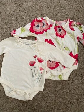 Great for  TWINS!!!! 2 GAP Cream One-Piece Bodysuits with Pink Floral Print